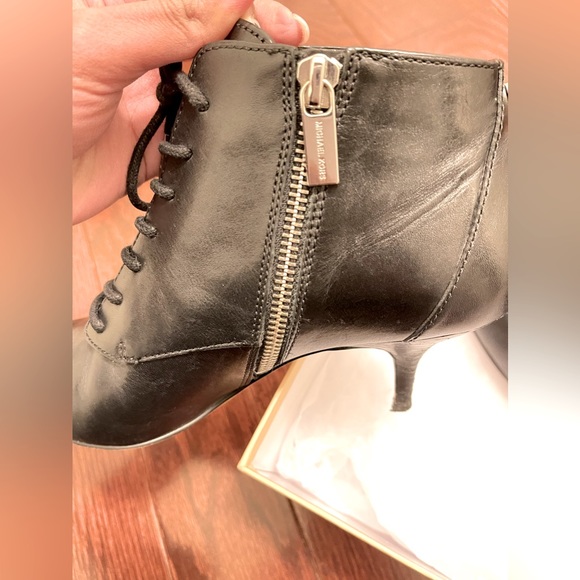 Michael Kors Talulah booties size 7 leather low heel - Picture 4 of 10